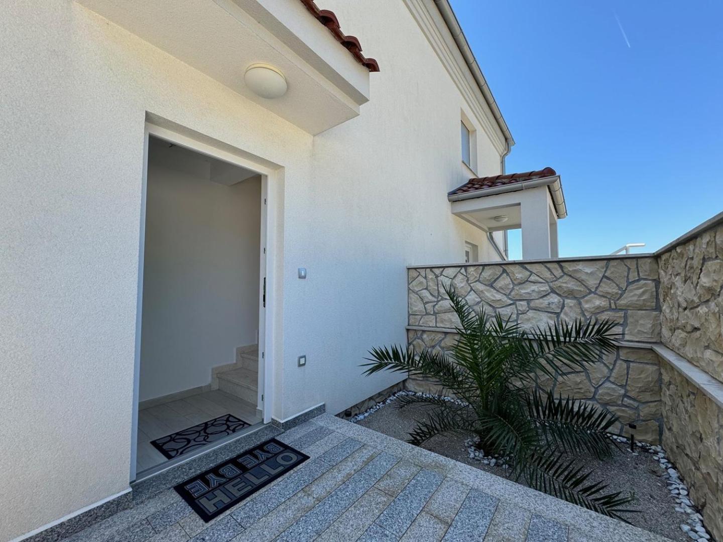 Cozy Apartment Rosmarin With A Sea View Krk Town Esterno foto